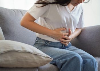 Nôn và tiêu chảy – triệu chứng thường gặp của bệnh viêm đường ruột