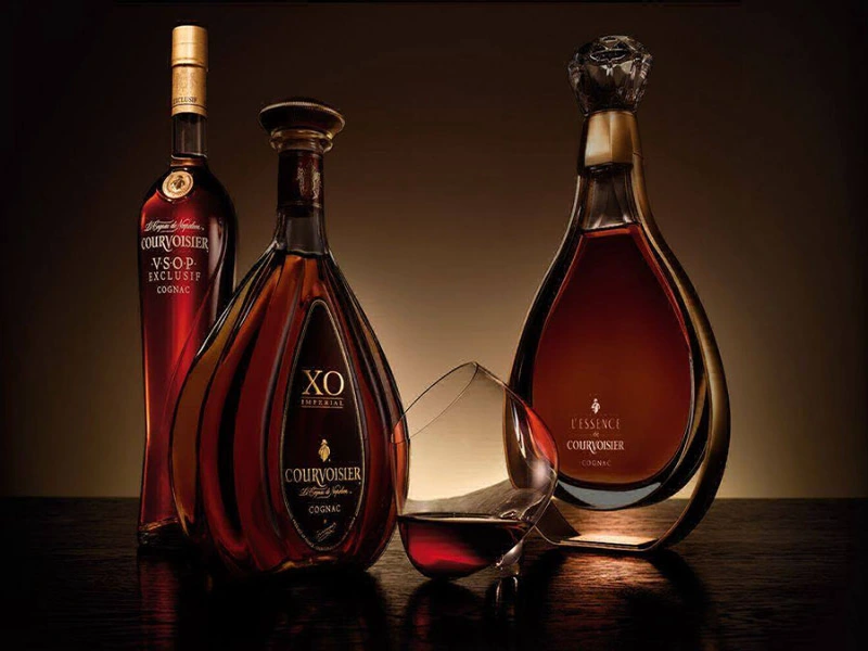 Rượu XO Cognac phải có thời gian ủ tối thiểu 10 năm trong thùng gỗ sồi.